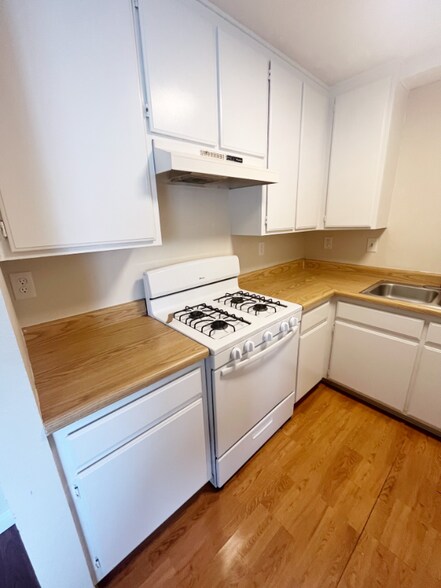 Building Photo - 248 W Avenida Palizada