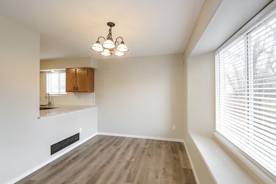 Building Photo - 10435 W 82nd Pl