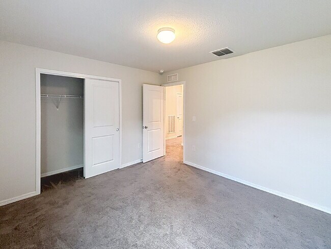 Building Photo - 30561 Gilbern Rd