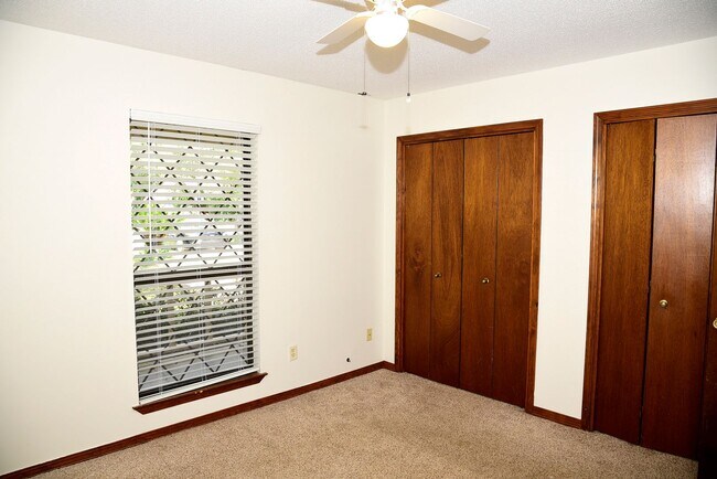 Building Photo - 3 bedroom in Bluewater Bay!