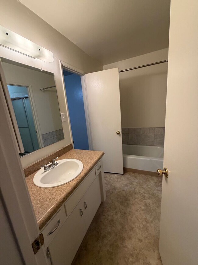 Building Photo - 1968 Stine Rd