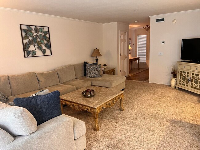 Building Photo - Large Fully Furnished Corporate Unit 1 Bed 1 Bath * Washer/Dryer Included