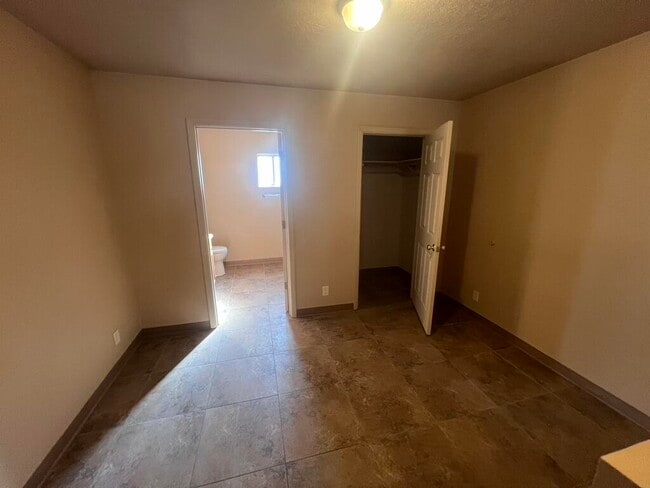 Building Photo - 502 U.S. Rte 66