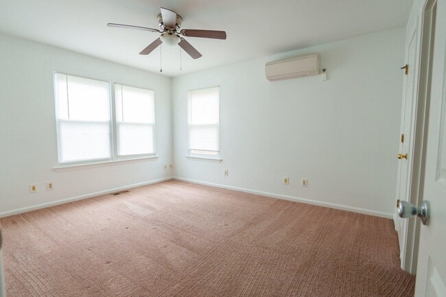 Building Photo - 829 Shore Dr