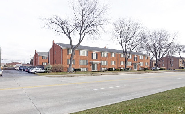 Building Photo - Woodland Apartments