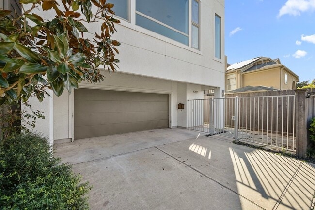 Building Photo - 5707 Schuler St