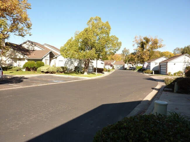 Building Photo - Charming Single-Level Townhome in Cape Concord
