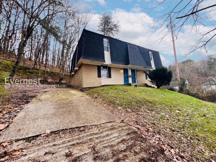 Building Photo - 701 Summit Ave