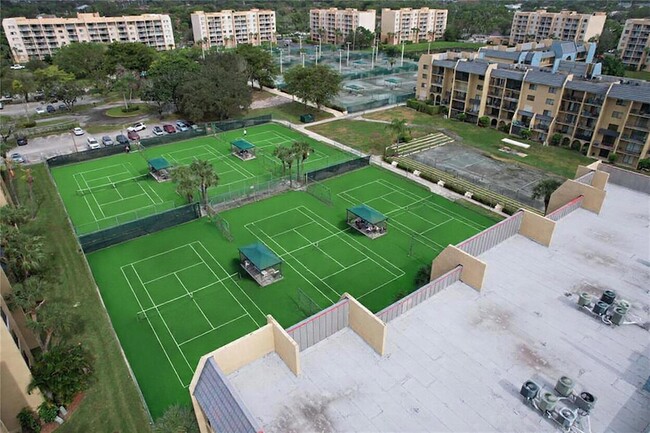 Building Photo - 2788 Tennis Club Dr