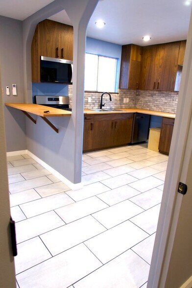 Building Photo - 3547 E Green St