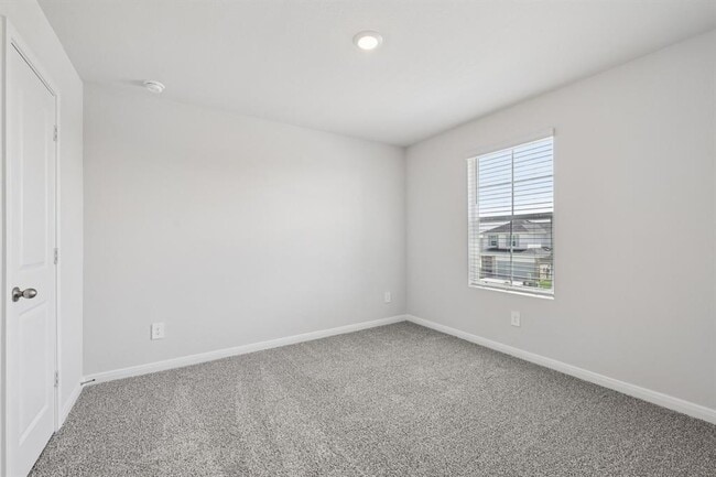Building Photo - 317 New Albany Ln