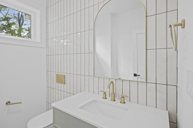 Building Photo - 2201 N 74th Ct