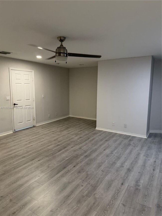 Building Photo - 2927 SW 18th Terrace