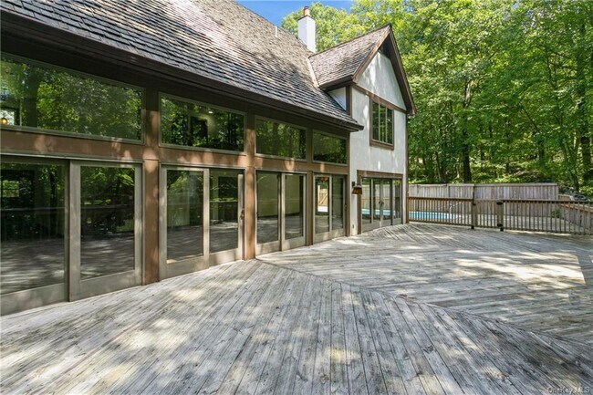 Building Photo - 61 Oak Hollow