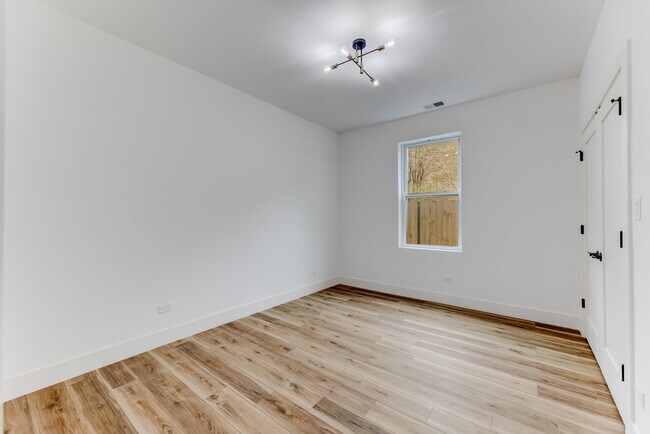 Building Photo - 5921 S Calumet Ave
