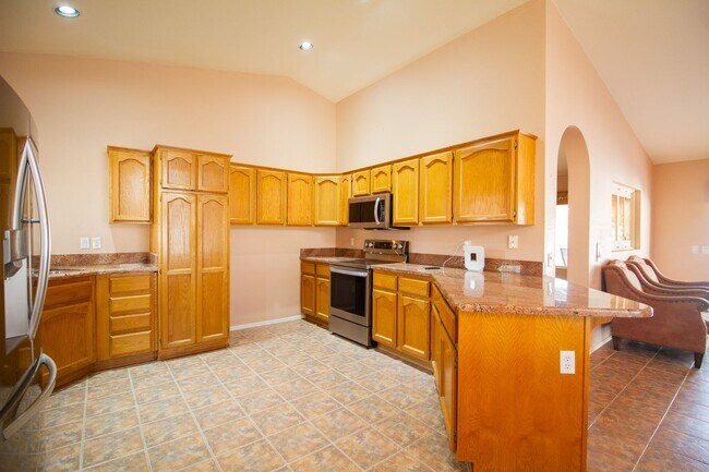 Building Photo - Great Sun Lakes Iron Oaks Location! 55+ co...