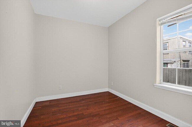 Building Photo - 1802 E Huntingdon St