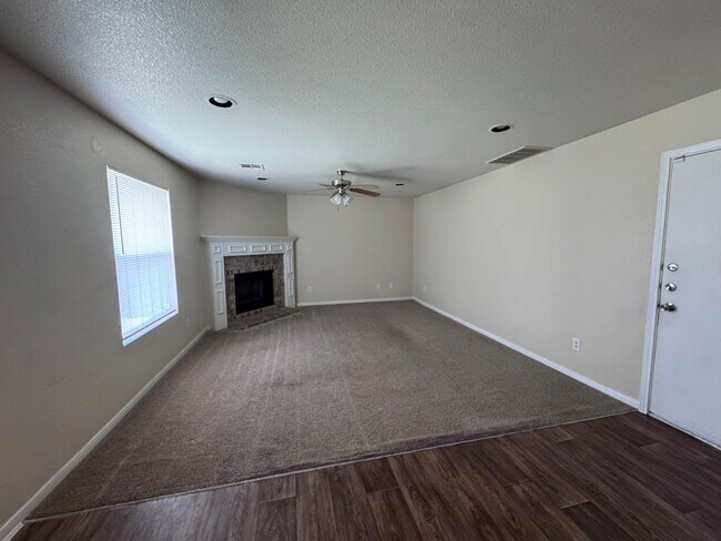 Building Photo - 2201 Riley Dr
