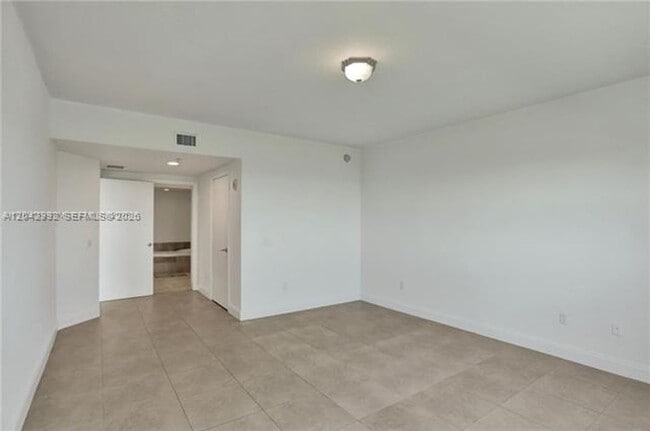 Building Photo - 15051 Royal Oaks Ln