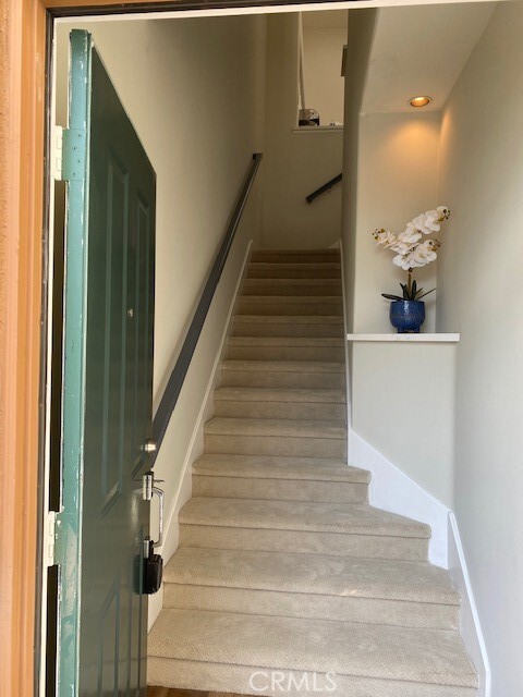 Building Photo - 2003 Ladrillo Aisle