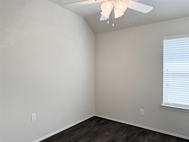 Building Photo - 24810 Lazy Tee Ln