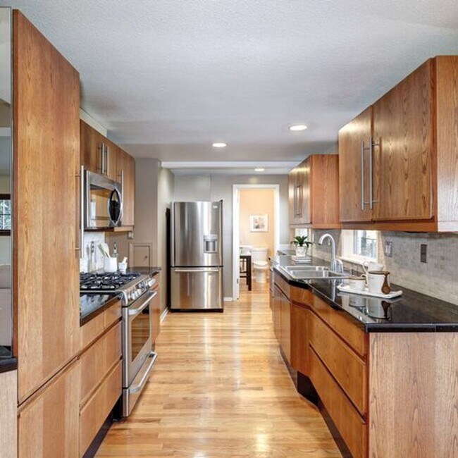 Building Photo - Beautiful 4 Bed, 3.5 Bath Rental home in S...