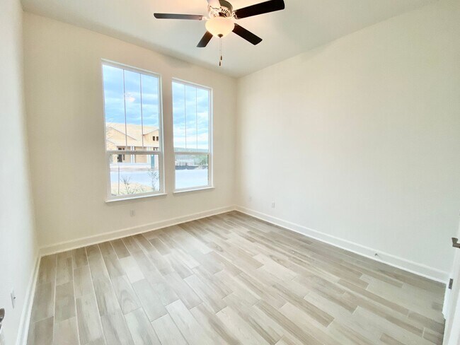 Building Photo - 6009 Cimarron Rdg Ln