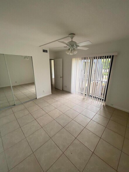 Building Photo - 2370 Waterside Dr
