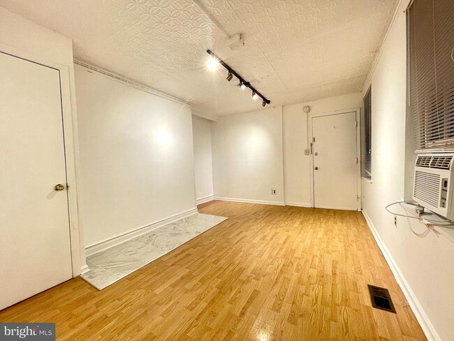 Building Photo - 1707 Spruce St