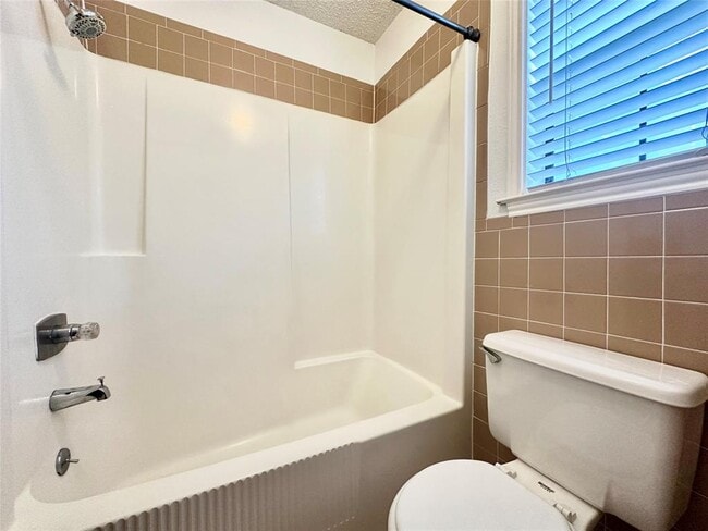 Building Photo - 505 W 18th St