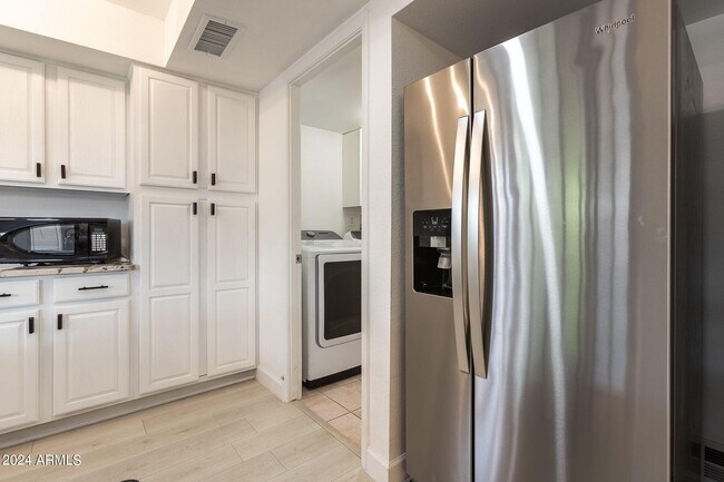 Building Photo - 4004 N Granite Reef Rd