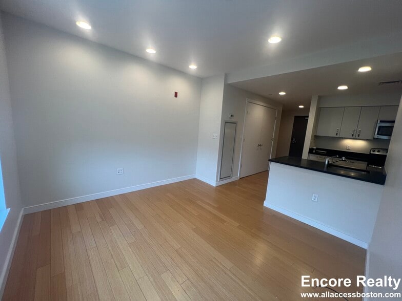 Building Photo - 601 Albany St