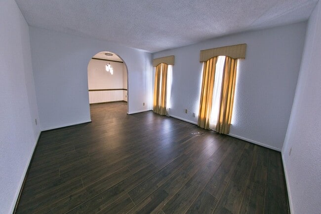 Building Photo - 8435 Sterlingshire St