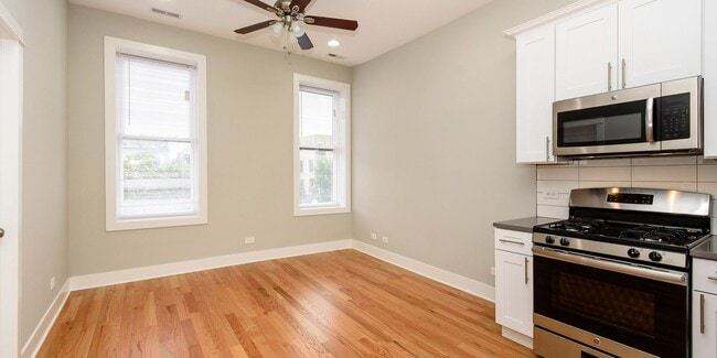 Building Photo - Recently Rehabbed, Top Floor 2bd/2bth Avail 5/20