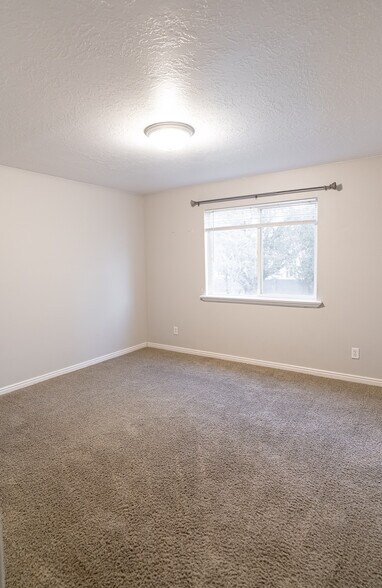 Building Photo - 8084 N Ridge Loop E