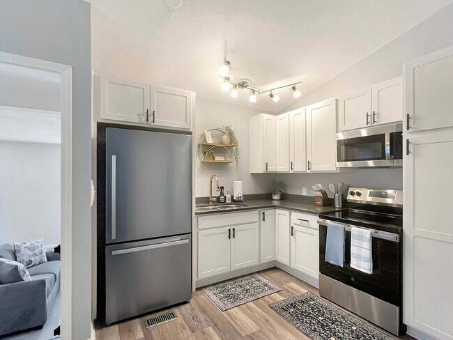 Building Photo - 501 W 9th St