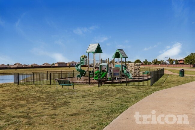 Building Photo - 2057 Wildwood Dr