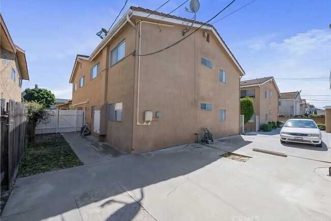 Building Photo - 4461 Green Ave