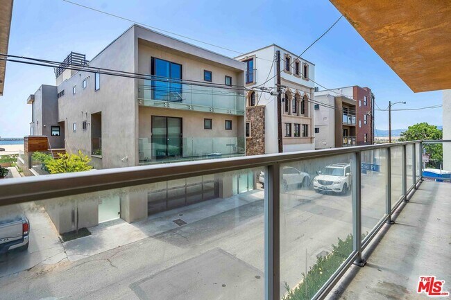 Building Photo - 15 63rd Ave