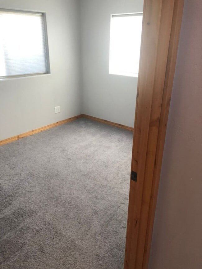 Building Photo - 3 Bedroom Home With Garage - Victor