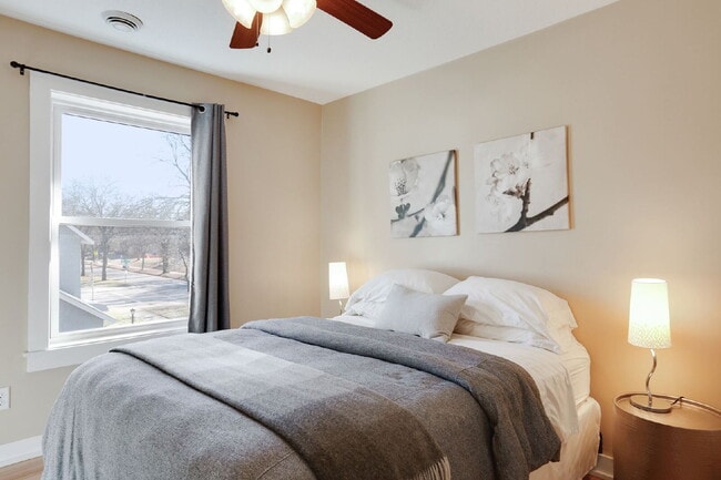 Building Photo - Charming 5-Bed Home with Hardwood Elegance in Minneapolis