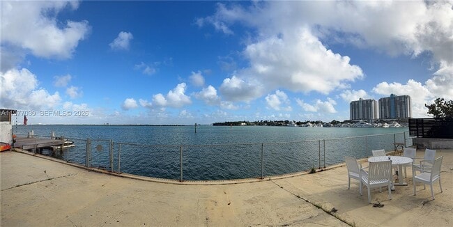 Building Photo - 36 Island Ave