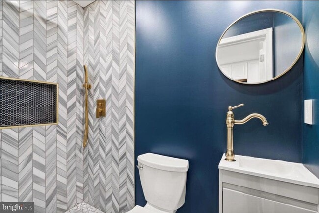 Building Photo - 612 44th St NE