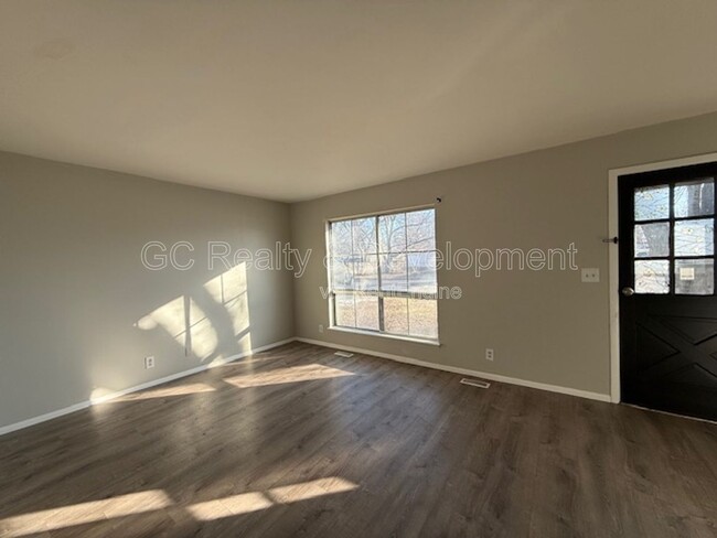 Building Photo - 229 Cedarwood Ave