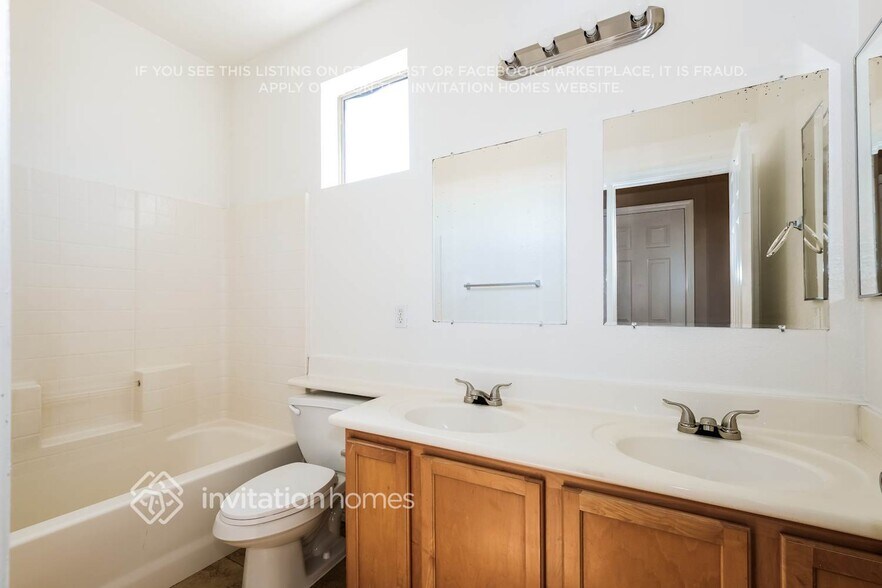 Building Photo - 3837 W Darrow St