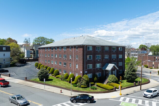 Primary - Lincoln Apartments
