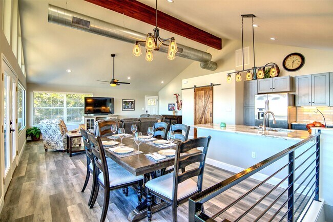 Building Photo - 1526 Lakeside Dr W