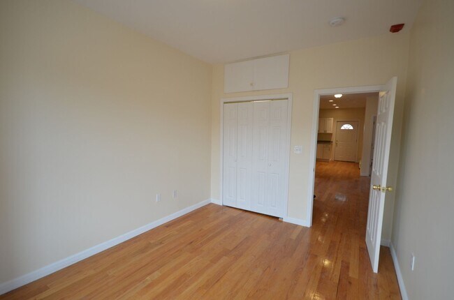 Building Photo - Beautiful 2 Bed 1 Bath Right in East Boston