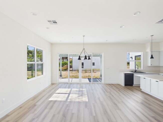 Building Photo - 705 Passion Ct