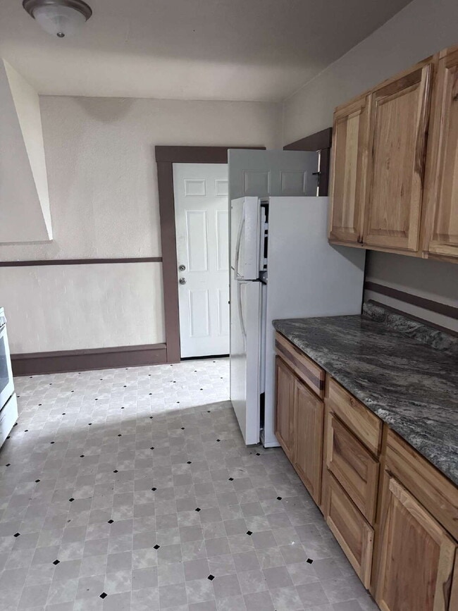 Building Photo - "Charming 3-Bed Home in Staples"